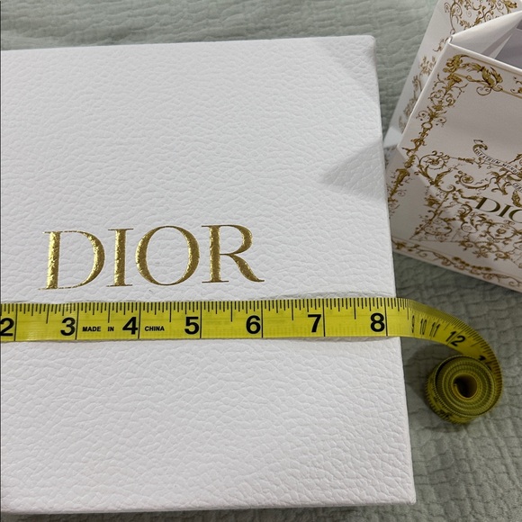 Dior White and Gold Gift Box with Decorative Bag with Star Ornament - Picture 5 of 9